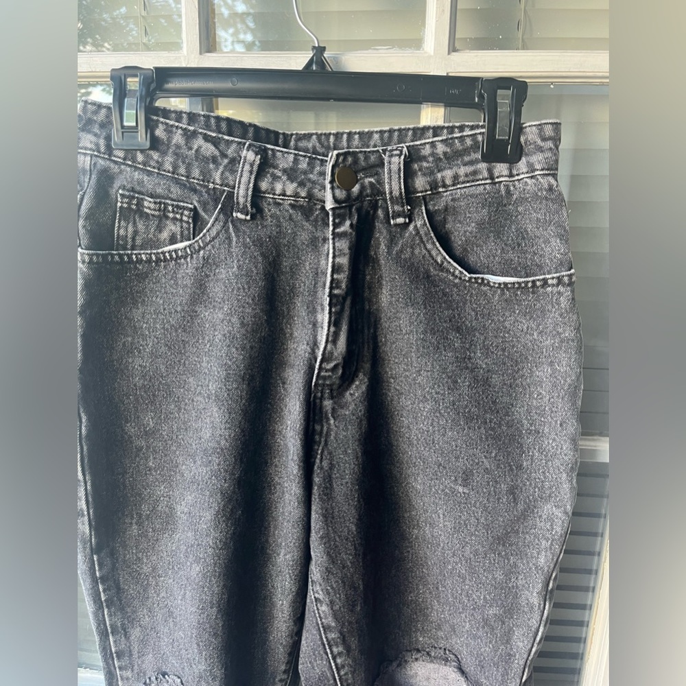 SHEIN woman’s distressed black  jeans straight leg size m (6)
